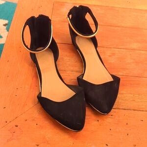 Black and gold strap flats